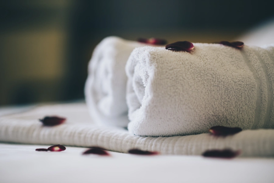 Why Airbnb Hosts Should Invest In Regular Cleaning Services Victorville, CA